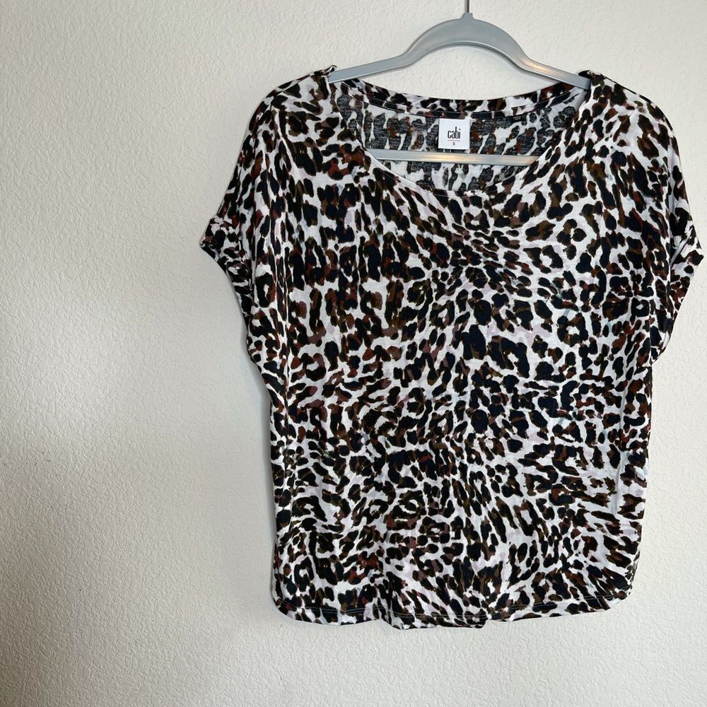 Cabi leopard print slight cropped blouse - Picture 4 of 8